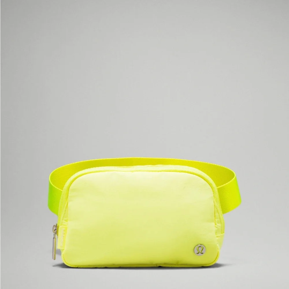 đ Lululemon Everywhere Belt Bag - Electric Lemon - Picture 5 of 5